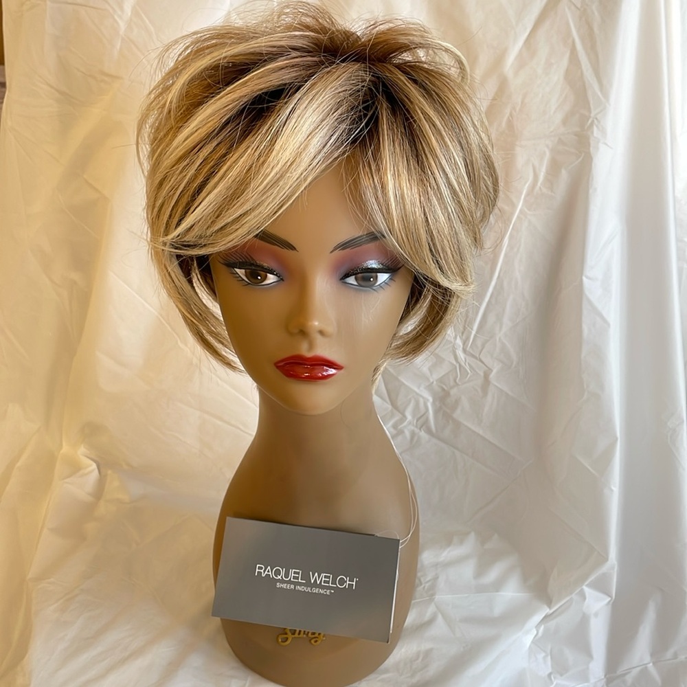Raquel Welch On Your Game Wig NWT